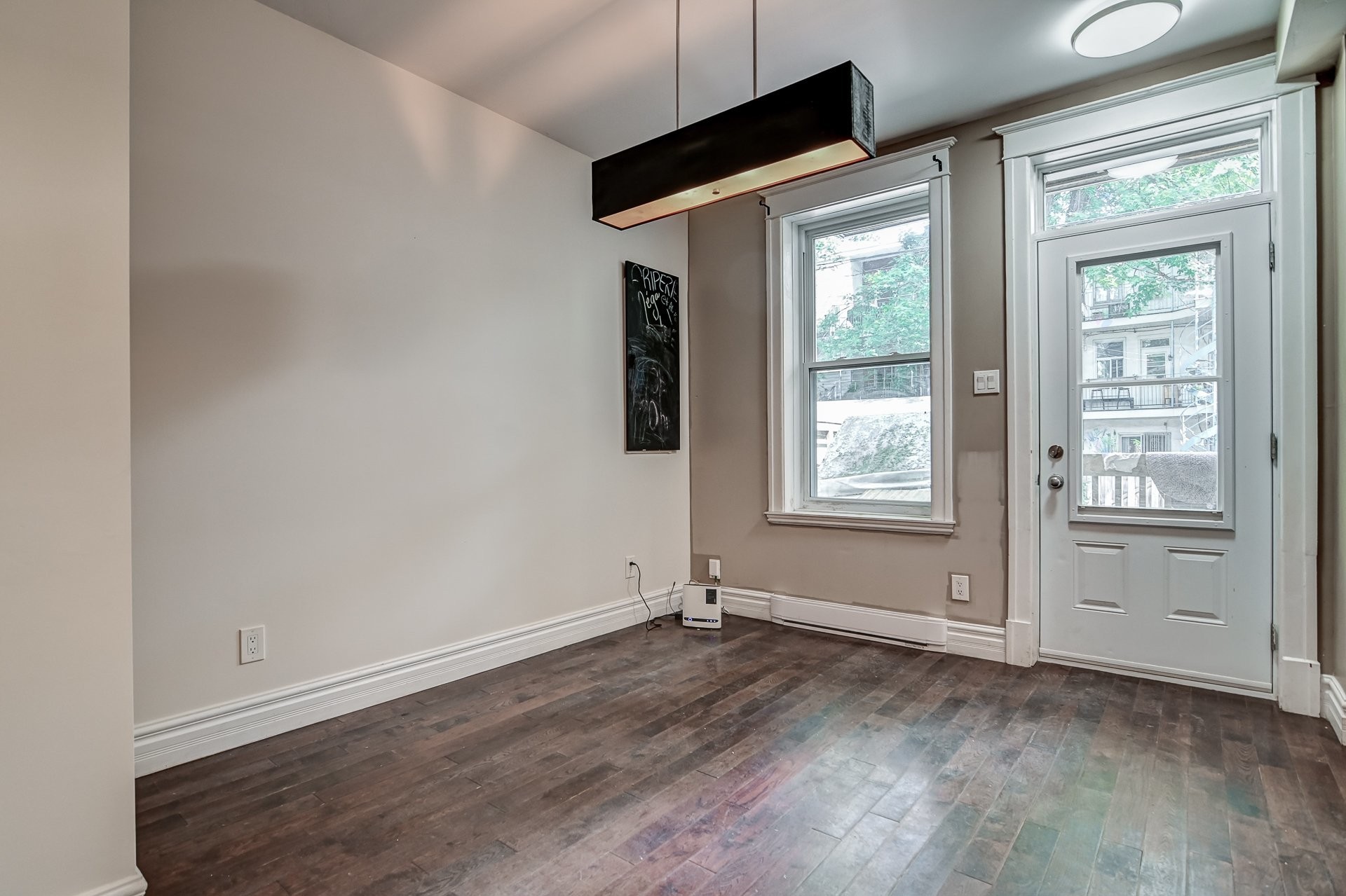 









4693


Rue De La Roche

,
Montréal (Le Plateau-Mont-Royal),




QC
H2J3J5

