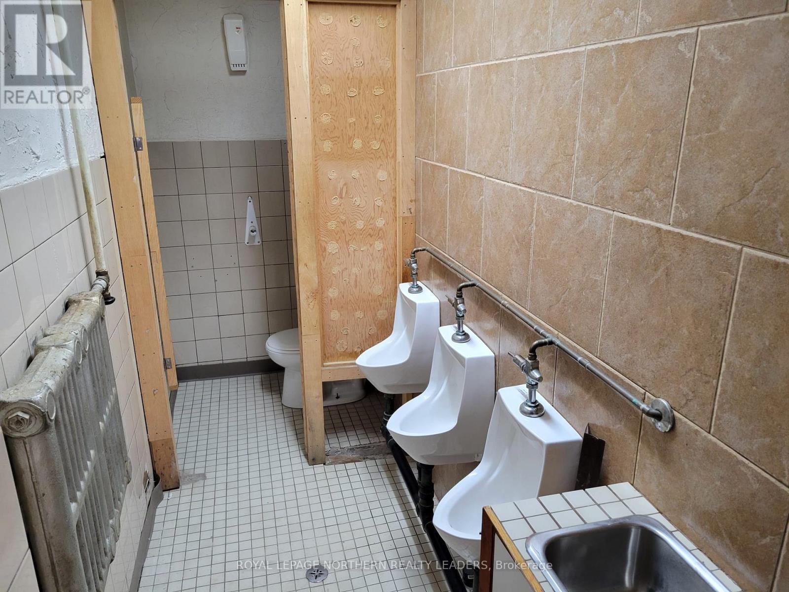 












MAIN FLOOR - 61 BRUCE AVENUE

,
Timmins (SP - Main Area),




Ontario
P0N1H0

