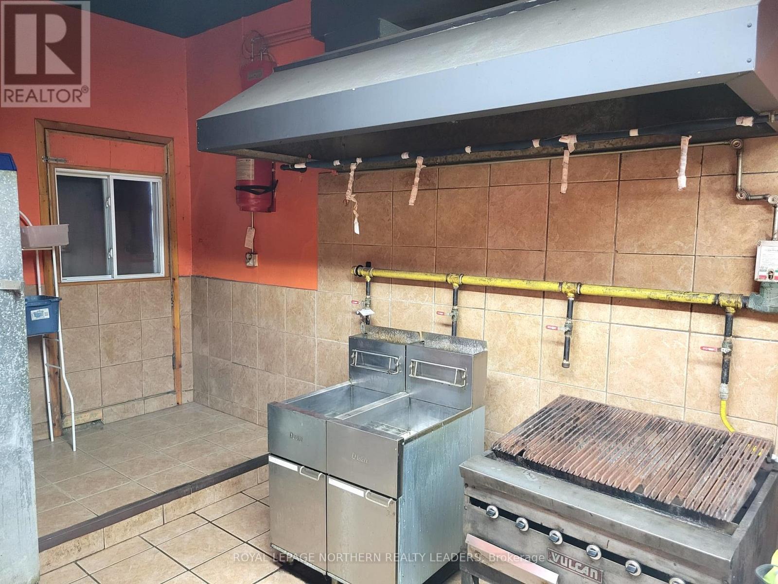 












MAIN FLOOR - 61 BRUCE AVENUE

,
Timmins (SP - Main Area),




Ontario
P0N1H0

