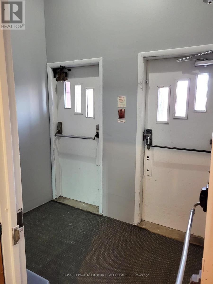 












MAIN FLOOR - 61 BRUCE AVENUE

,
Timmins (SP - Main Area),




Ontario
P0N1H0

