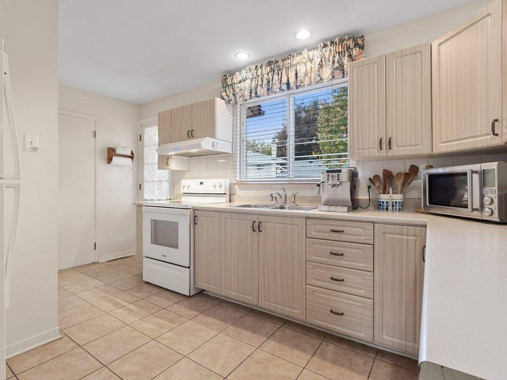 









4493


Rue Kingston

,
Pierrefonds-Roxboro (Montréal),




QC
H9A2T5

