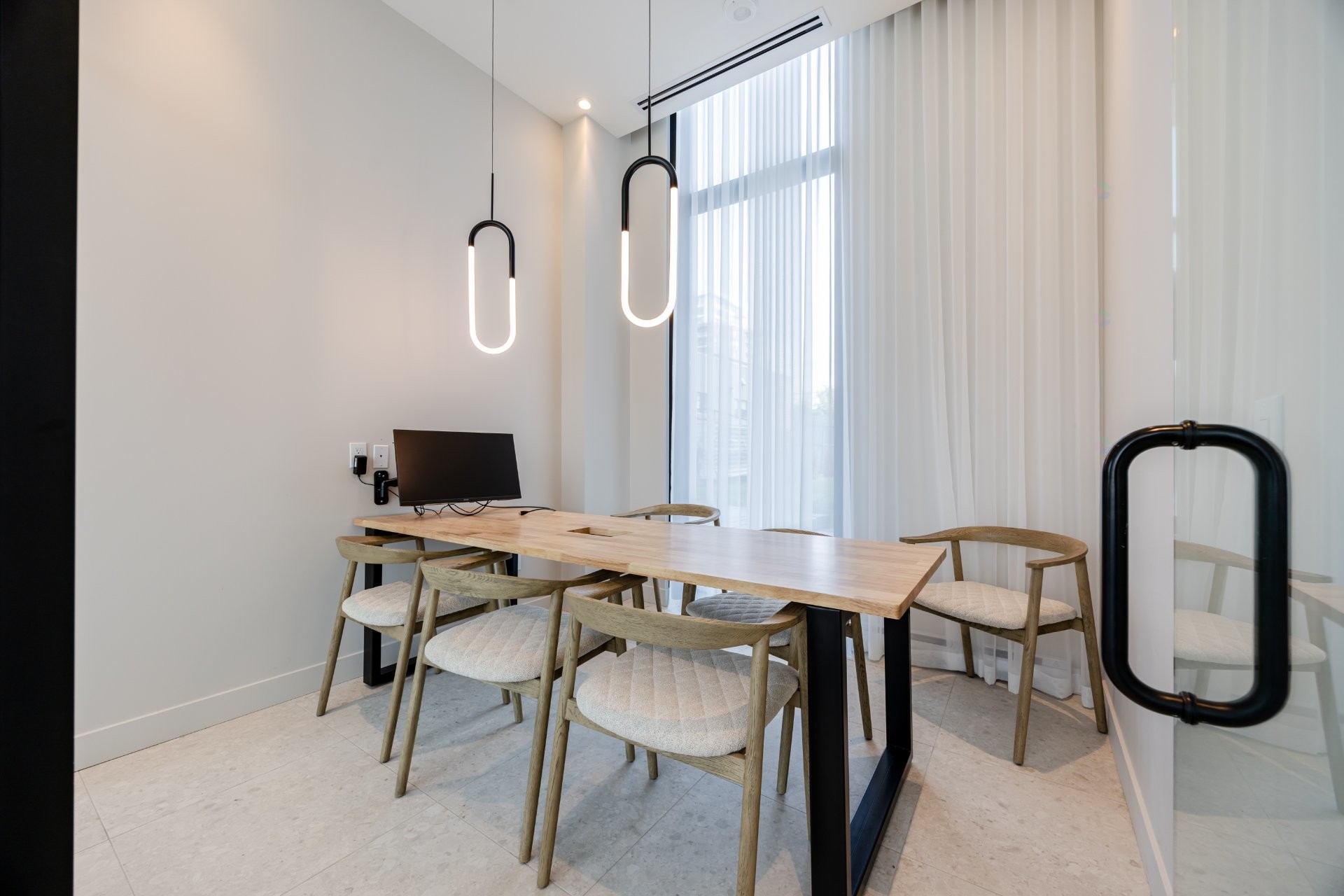 









2151


Rue Léger

, 1110,
Montréal (LaSalle),




QC
H8N0J3

