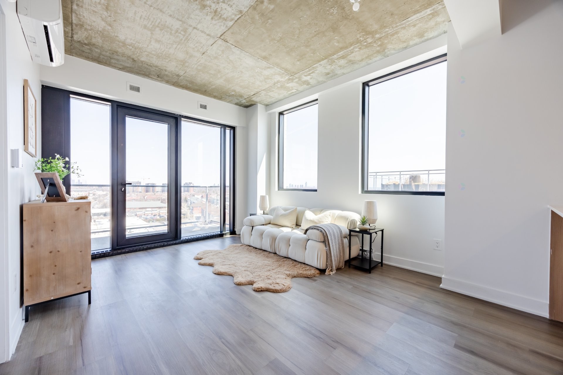 









2151


Rue Léger

, 1110,
Montréal (LaSalle),




QC
H8N0J3

