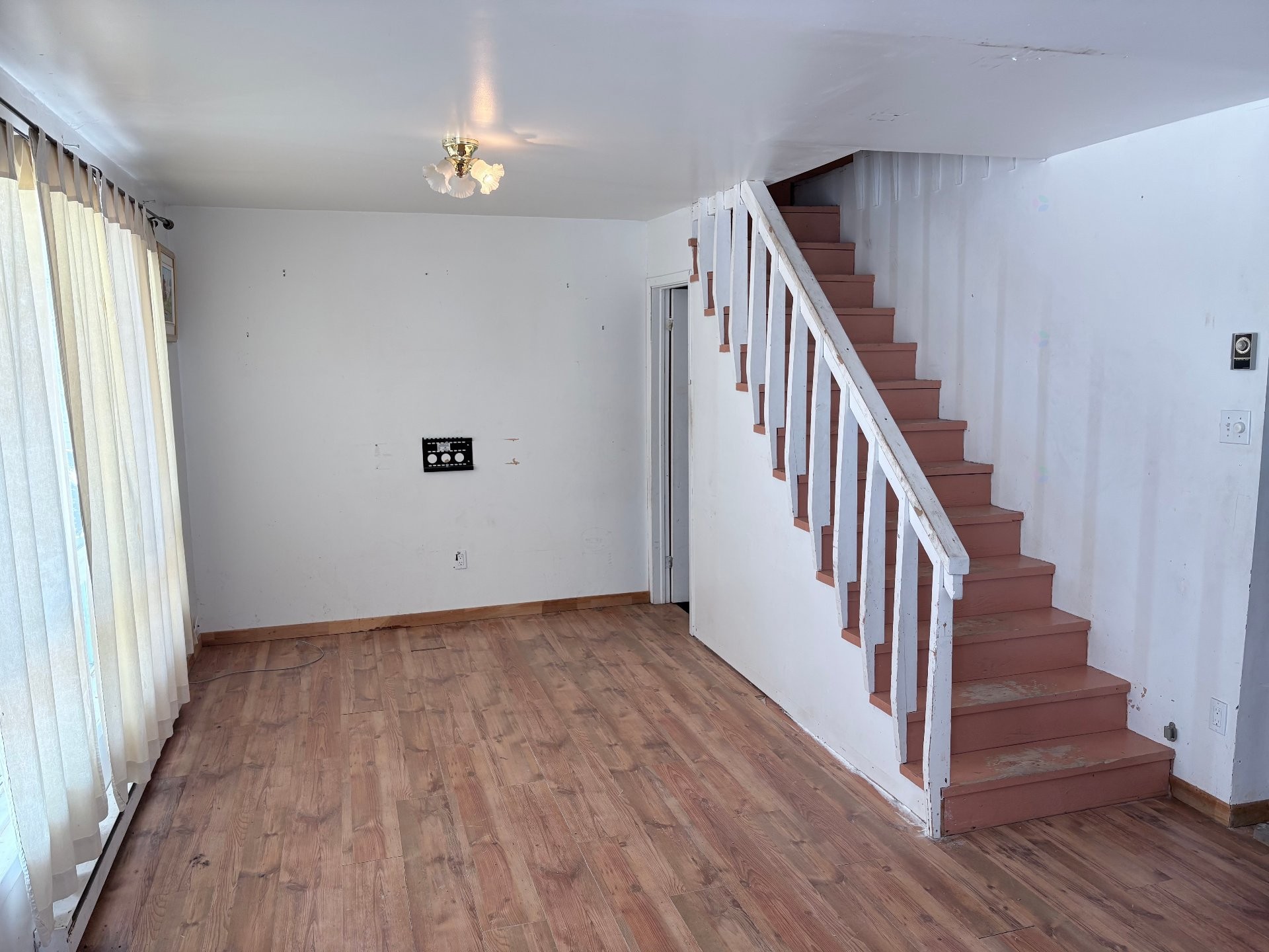 









605


Rue de la Mer

,
Sept-Îles,




QC
G0G2B0

