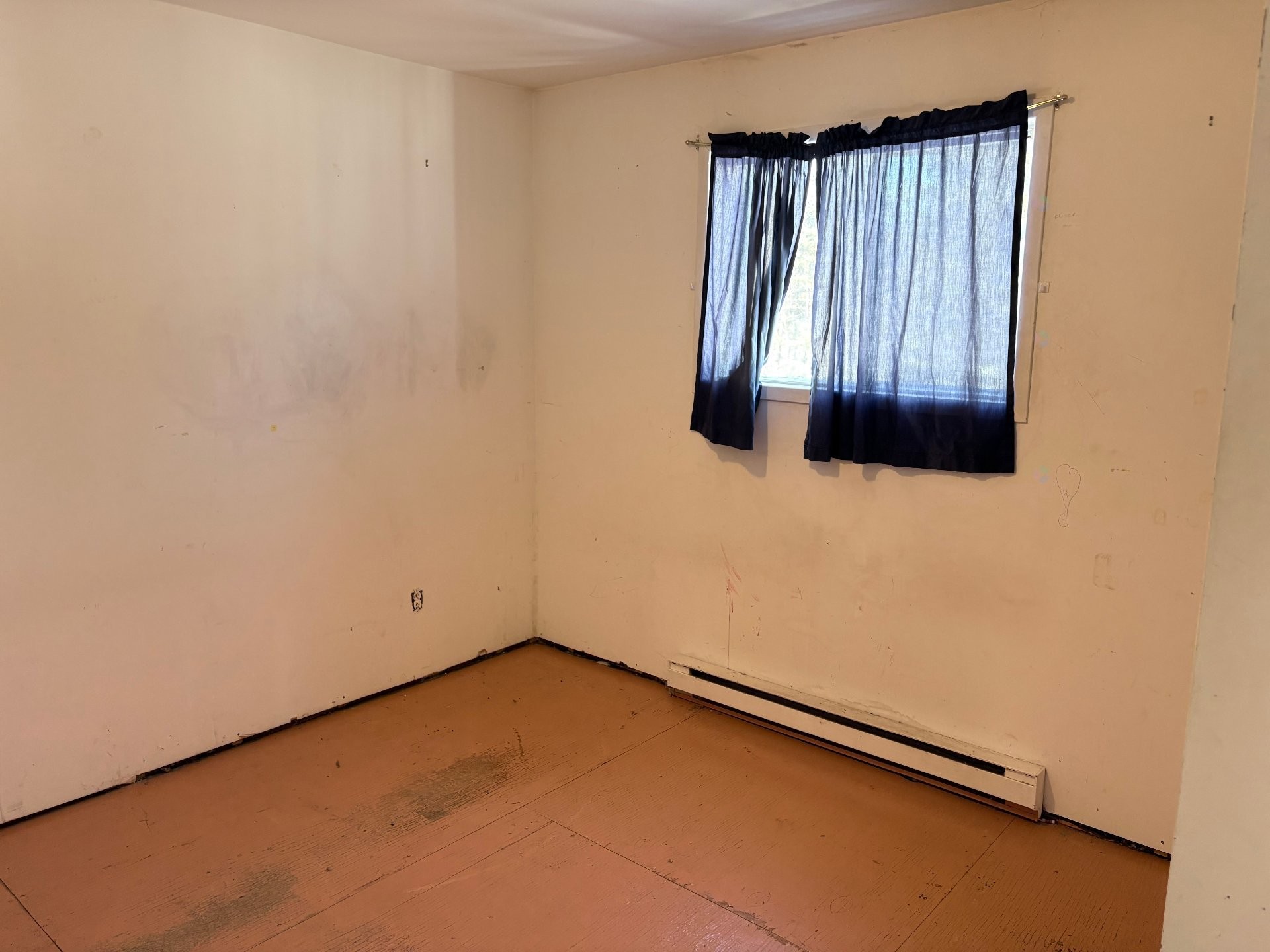 









605


Rue de la Mer

,
Sept-Îles,




QC
G0G2B0

