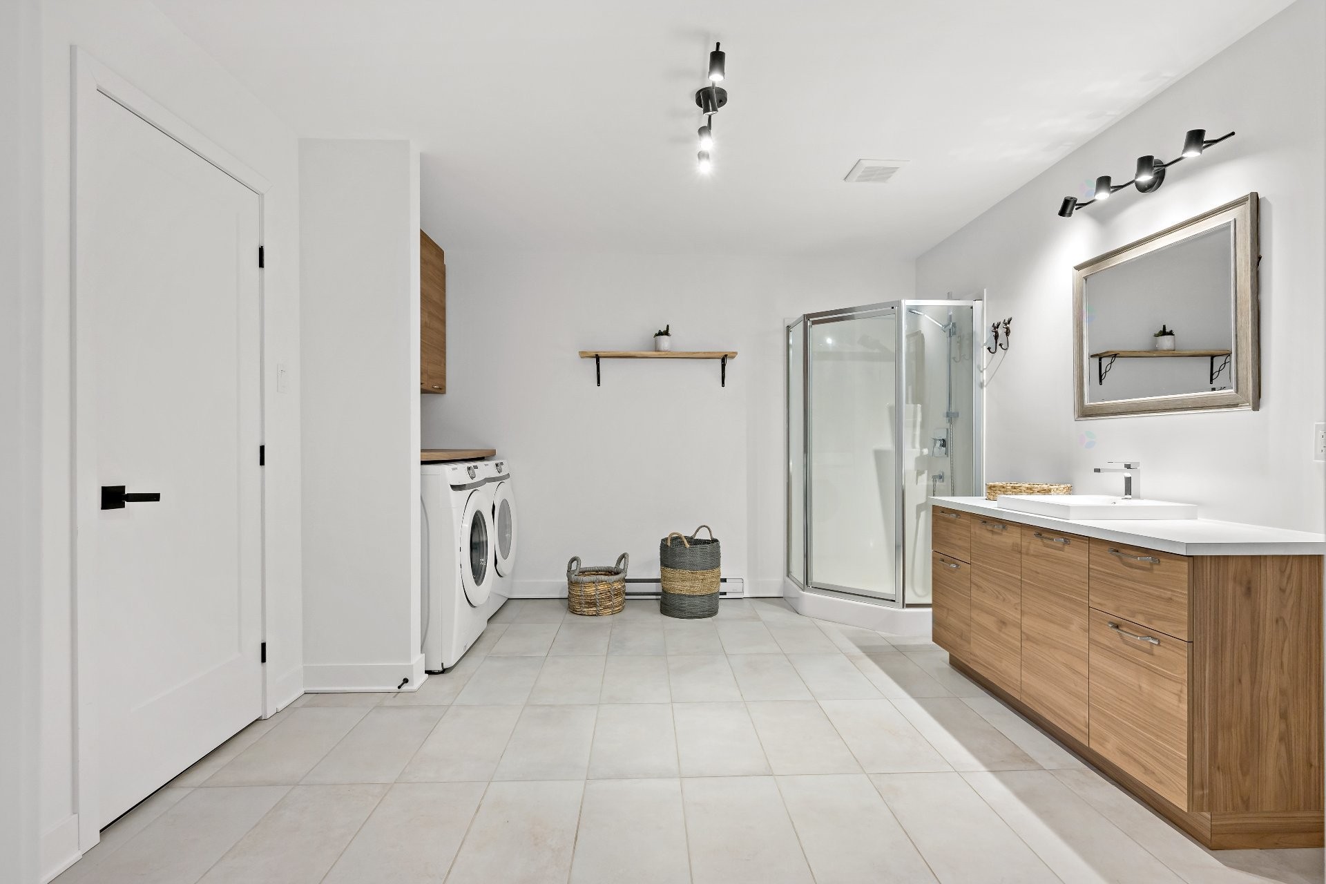 









1713


Ch. du Lac-Amico

,
Sainte-Lucie-des-Laurentides,




QC
J0T2J0

