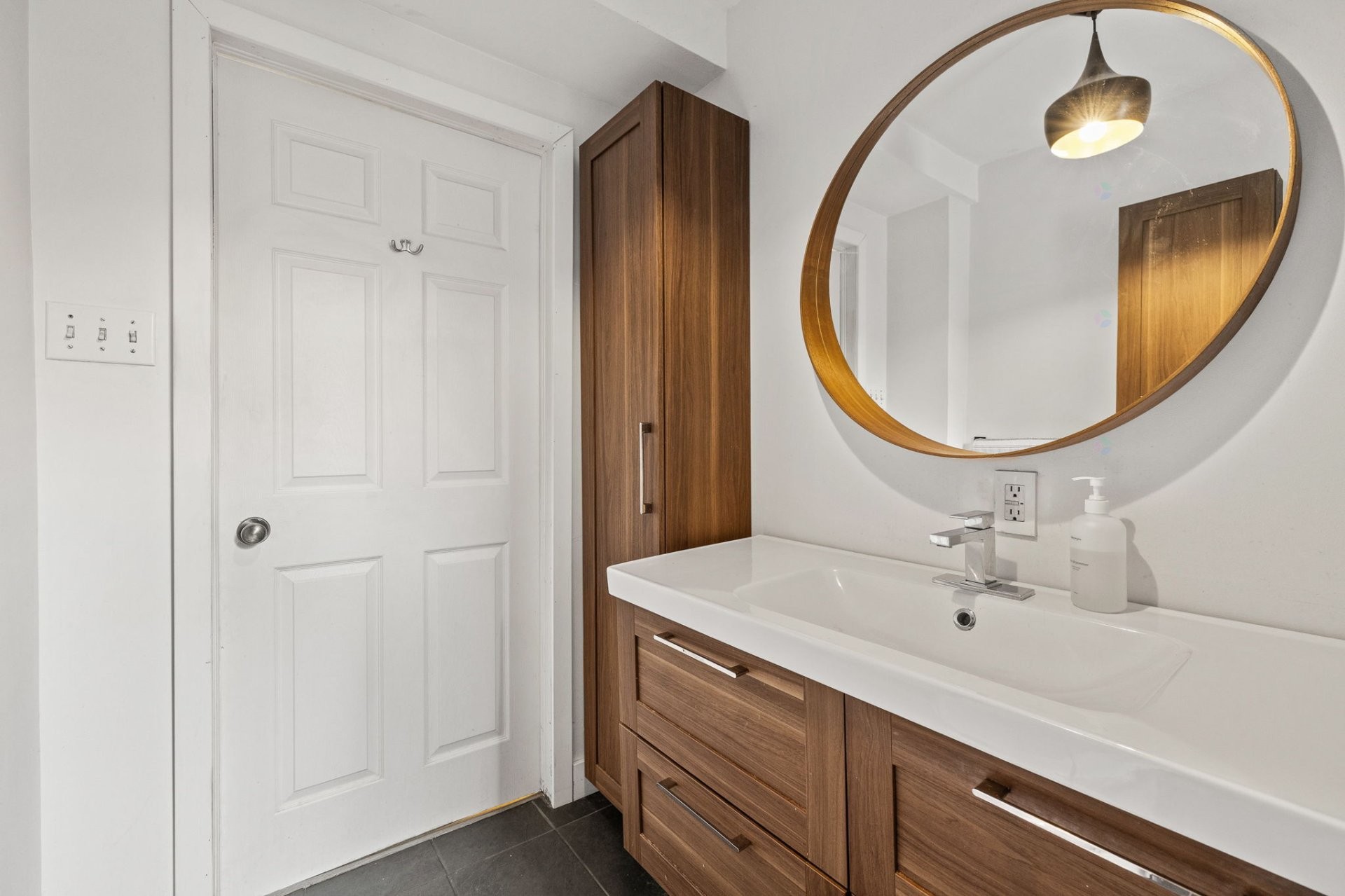 









112


Rue Fontaine

,
Gatineau (Hull),




QC
J8Y2C3

