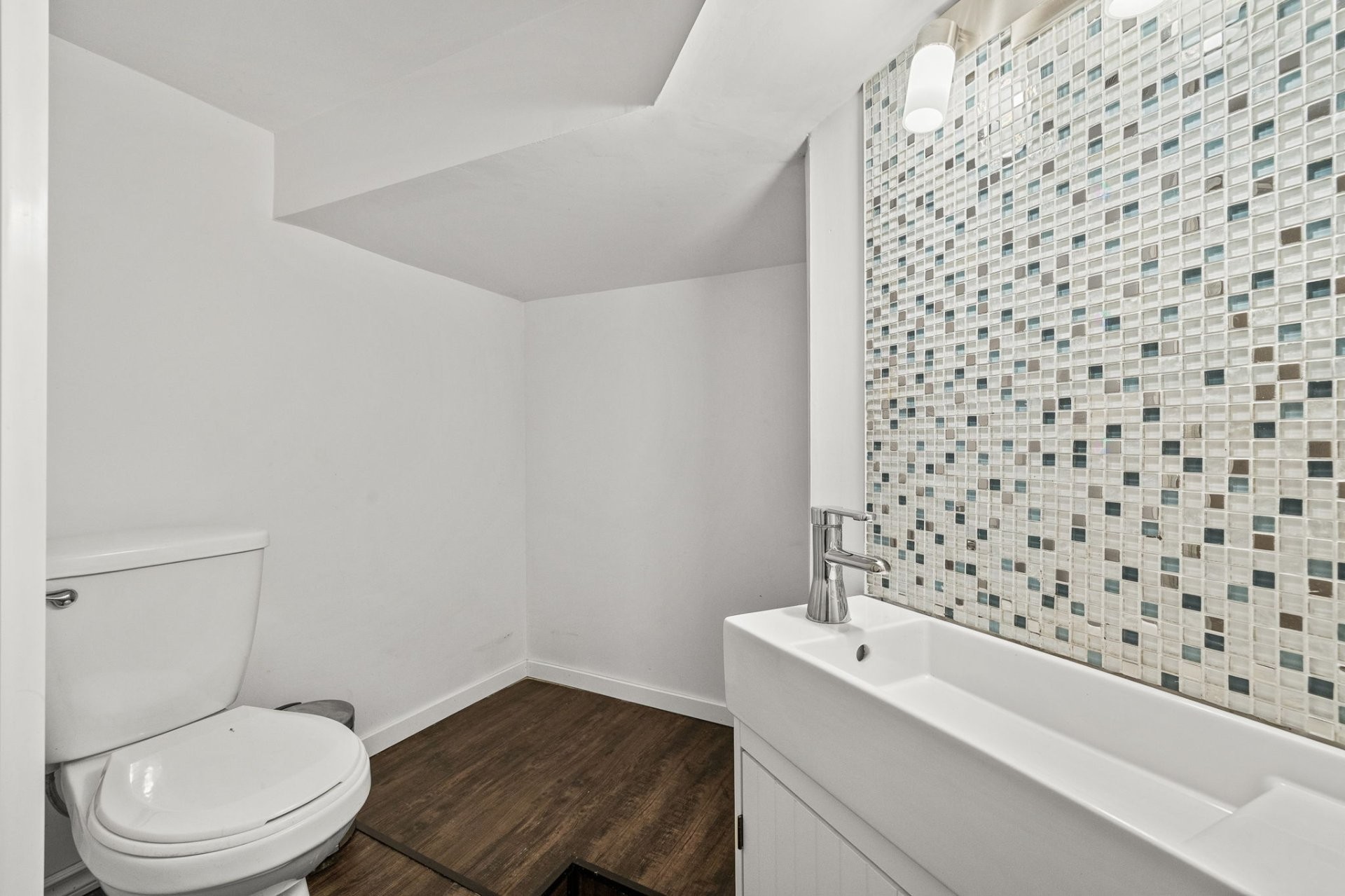 









112


Rue Fontaine

,
Gatineau (Hull),




QC
J8Y2C3

