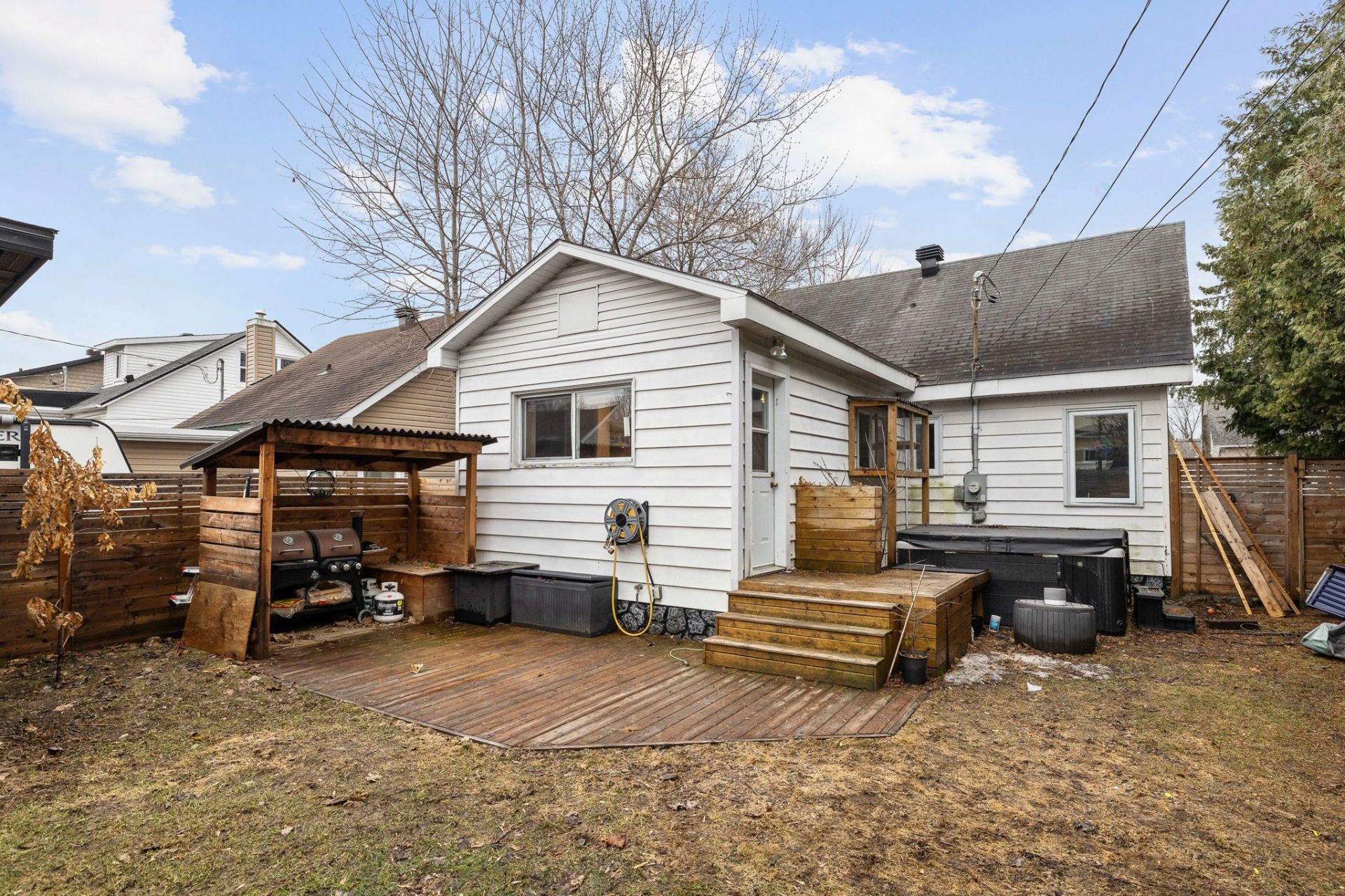 









112


Rue Fontaine

,
Gatineau (Hull),




QC
J8Y2C3


