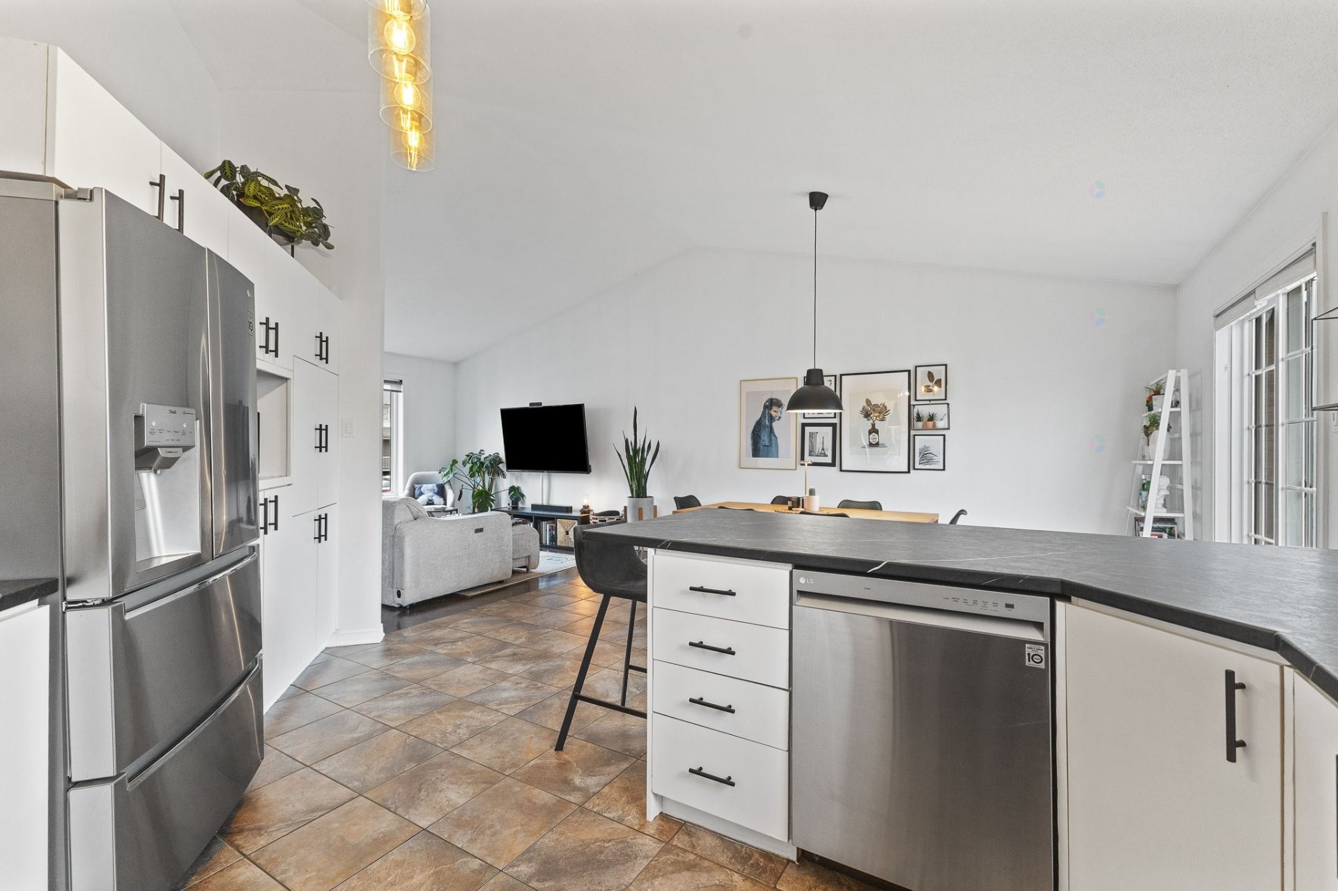 









526


Rue Davidson E.

,
Gatineau (Gatineau),




QC
J8R2V8

