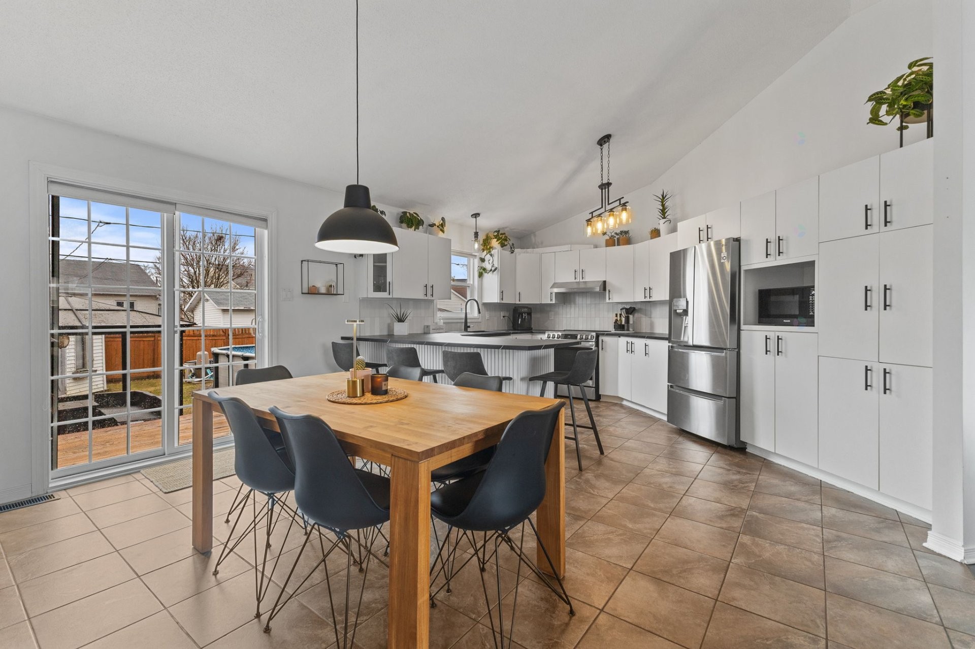 









526


Rue Davidson E.

,
Gatineau (Gatineau),




QC
J8R2V8

