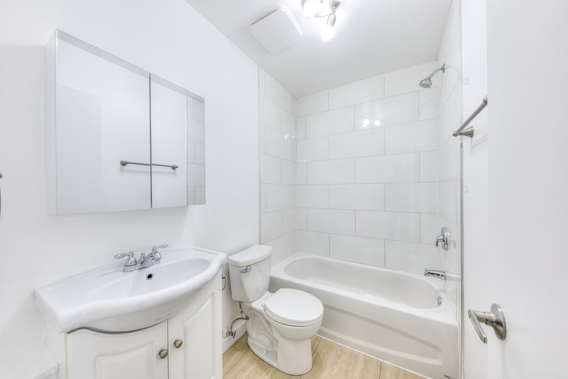 









389


3e Avenue

,
Montréal (Verdun/Île-des-Soeurs),




QC
H4G2X3

