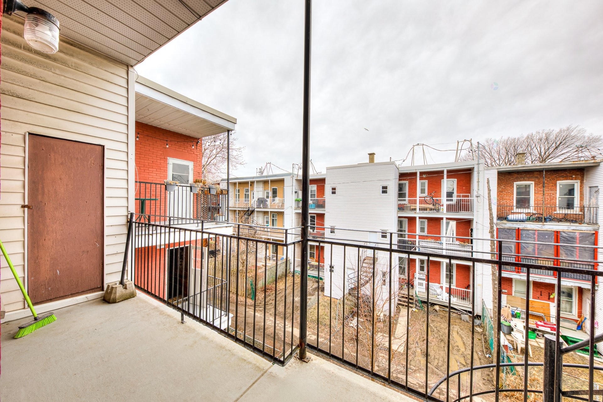 









389


3e Avenue

,
Montréal (Verdun/Île-des-Soeurs),




QC
H4G2X3

