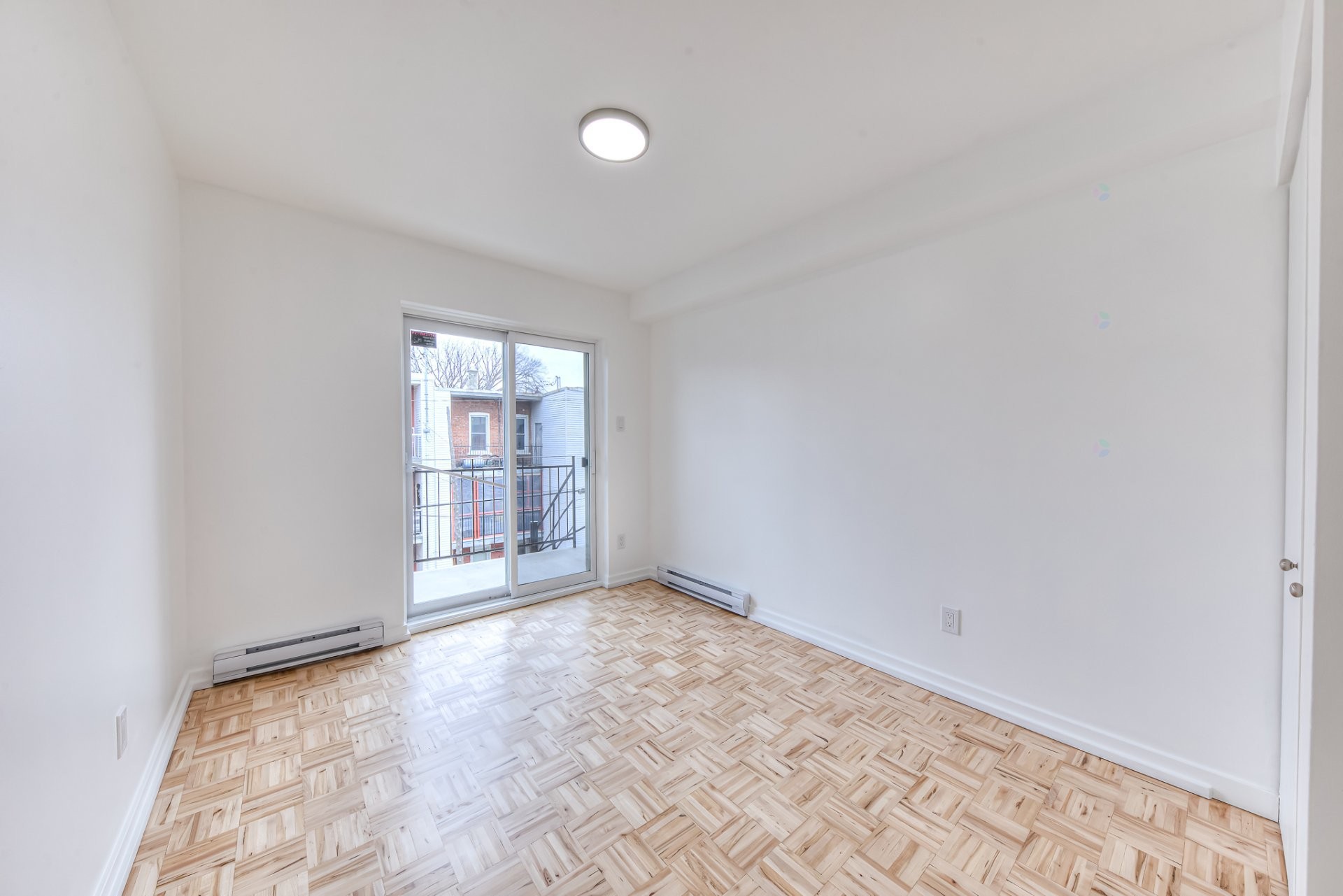 









389


3e Avenue

,
Montréal (Verdun/Île-des-Soeurs),




QC
H4G2X3

