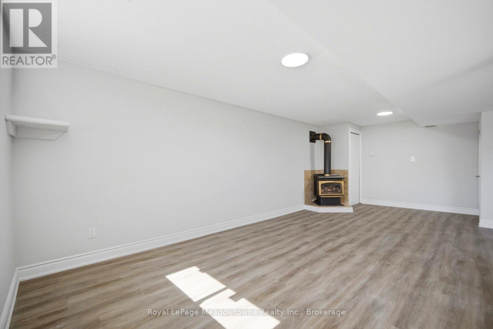 












680 RAGLAN STREET

,
Minto,




Ontario
N0G2P0

