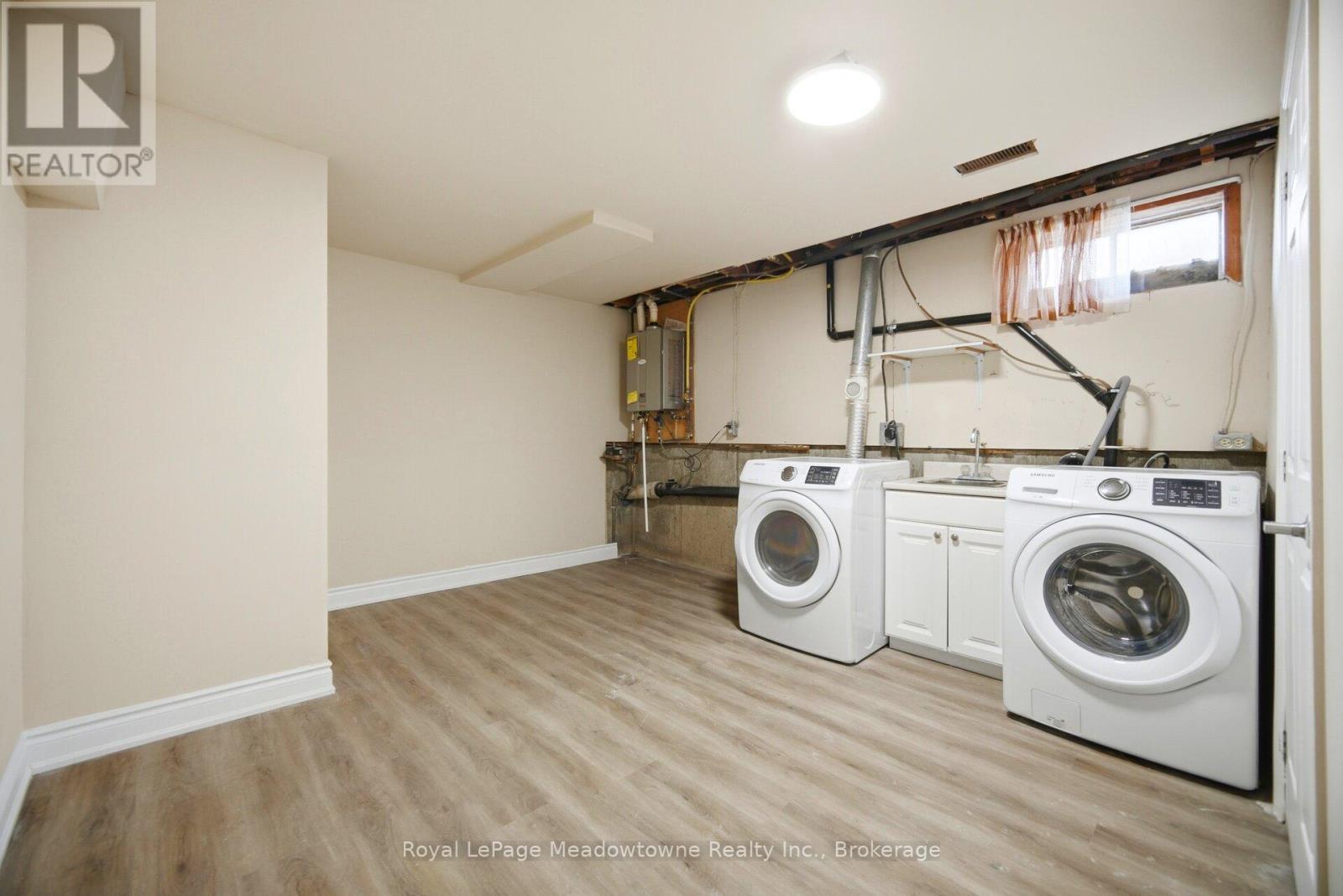 












680 RAGLAN STREET

,
Minto,




Ontario
N0G2P0

