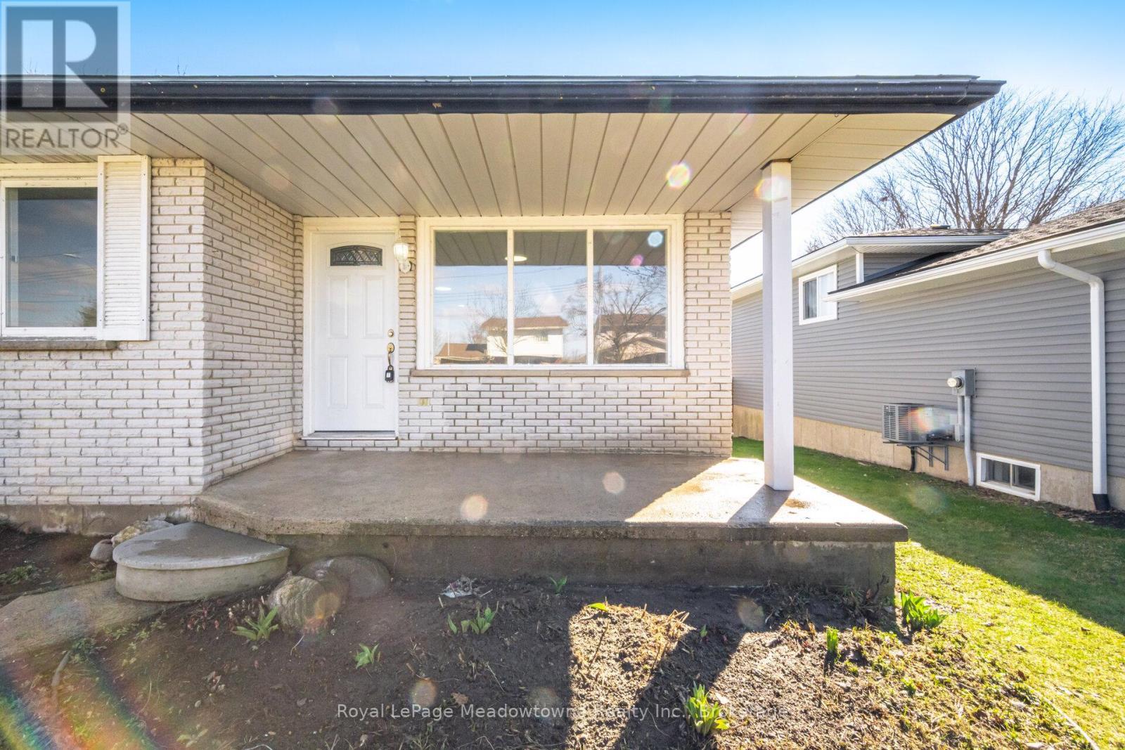 












680 RAGLAN STREET

,
Minto,




Ontario
N0G2P0

