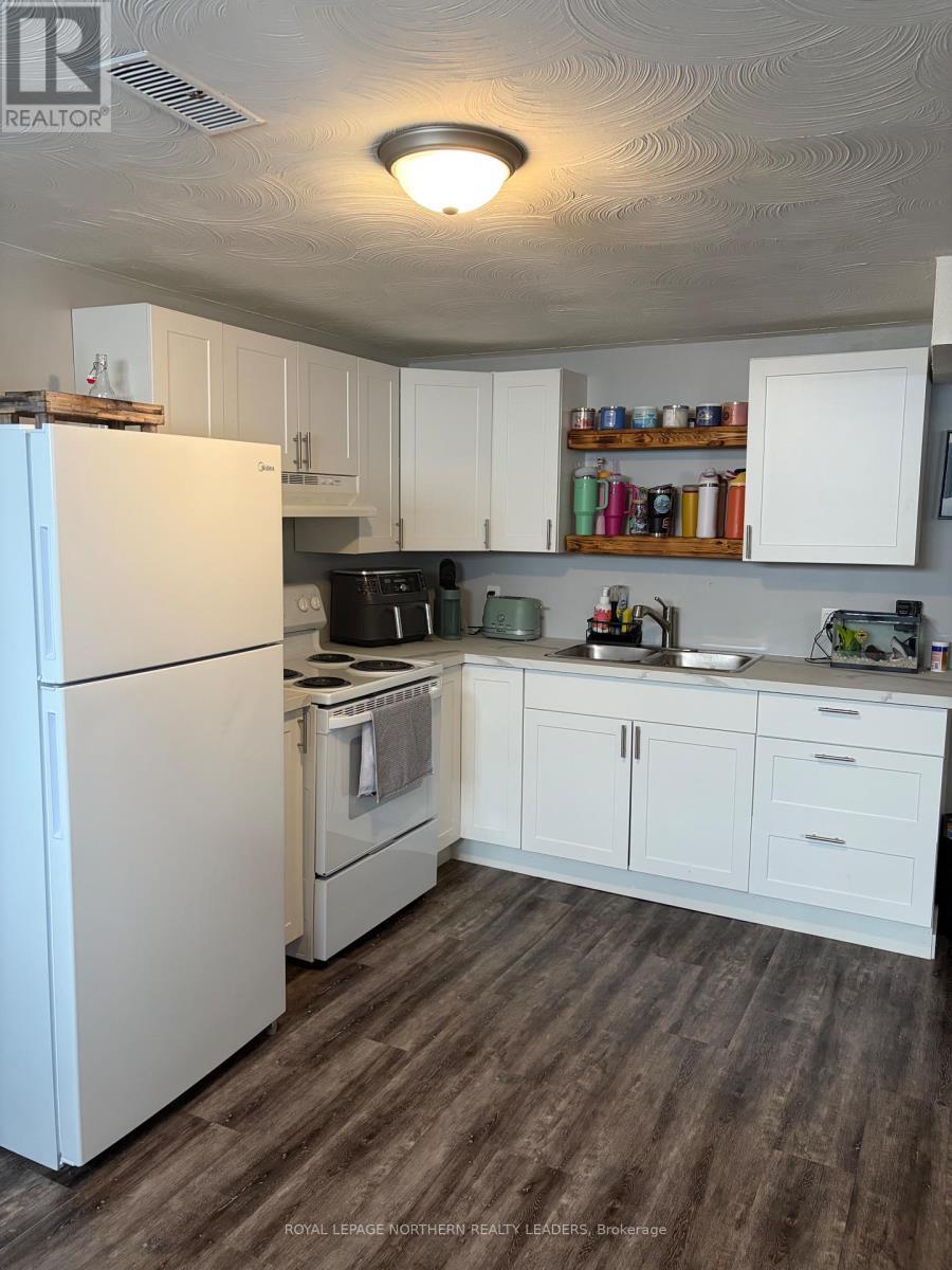 












429 ANN AVENUE

,
Timmins (TM - TNW - Algonquin to Jubilee),




Ontario
P4N4V3

