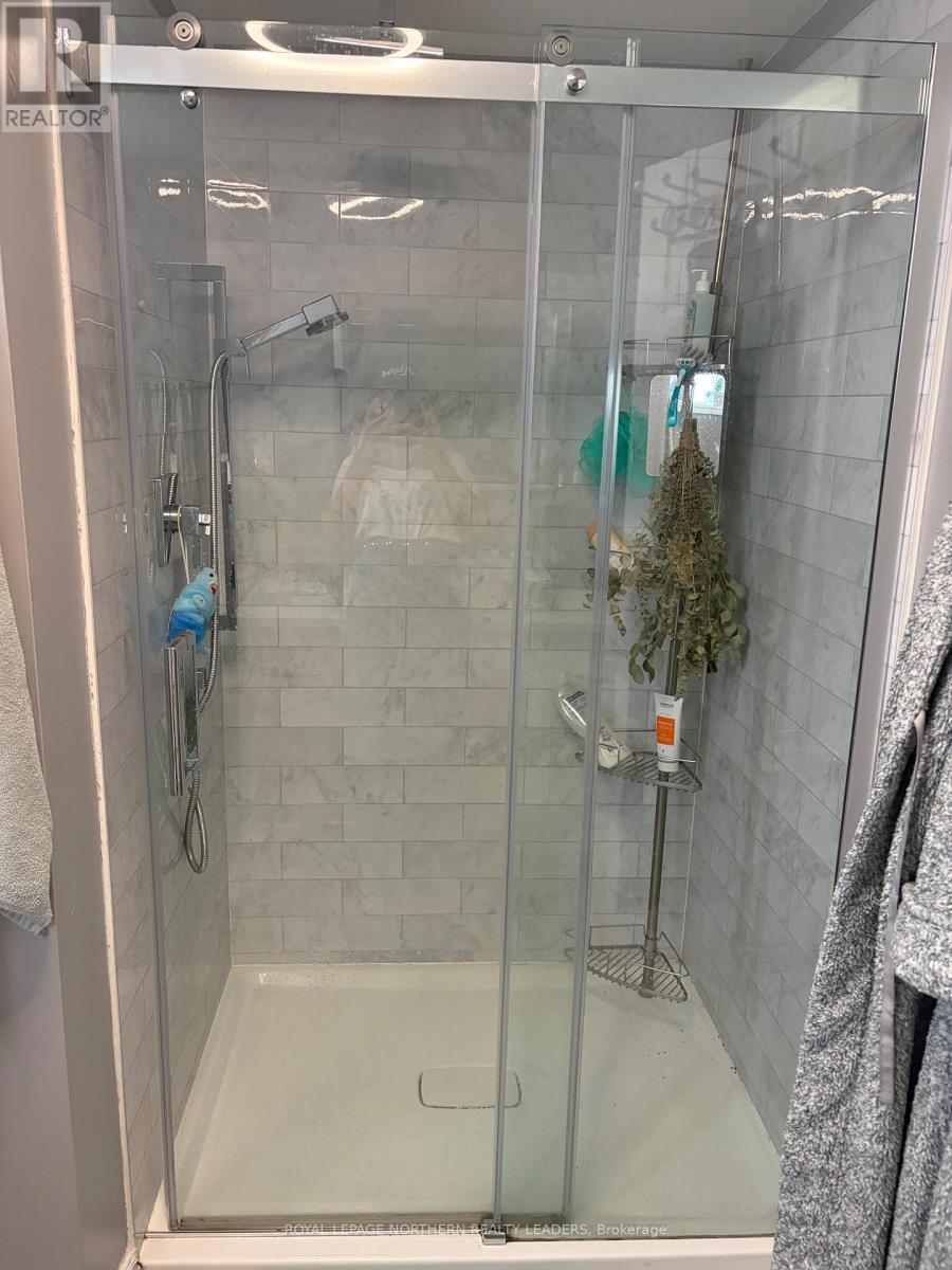 












429 ANN AVENUE

,
Timmins (TM - TNW - Algonquin to Jubilee),




Ontario
P4N4V3

