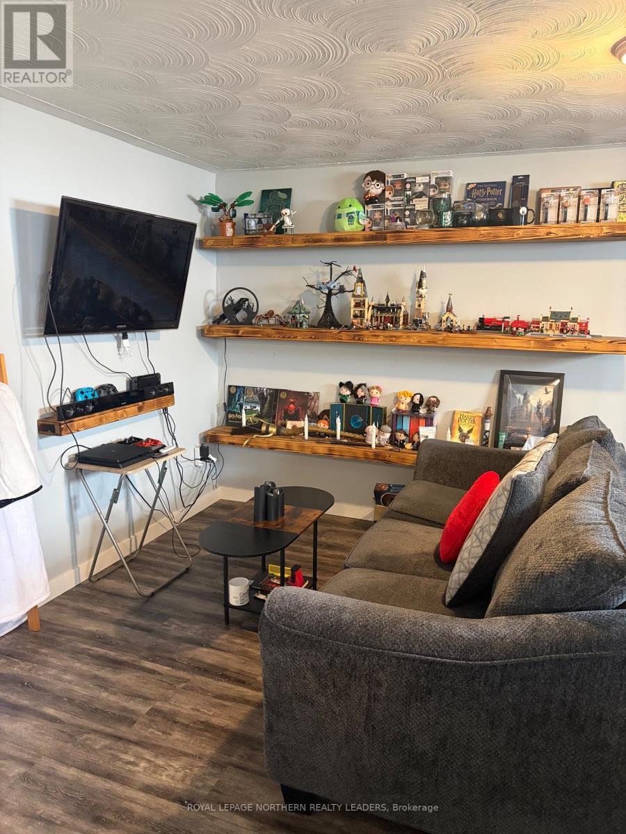 












429 ANN AVENUE

,
Timmins (TM - TNW - Algonquin to Jubilee),




Ontario
P4N4V3

