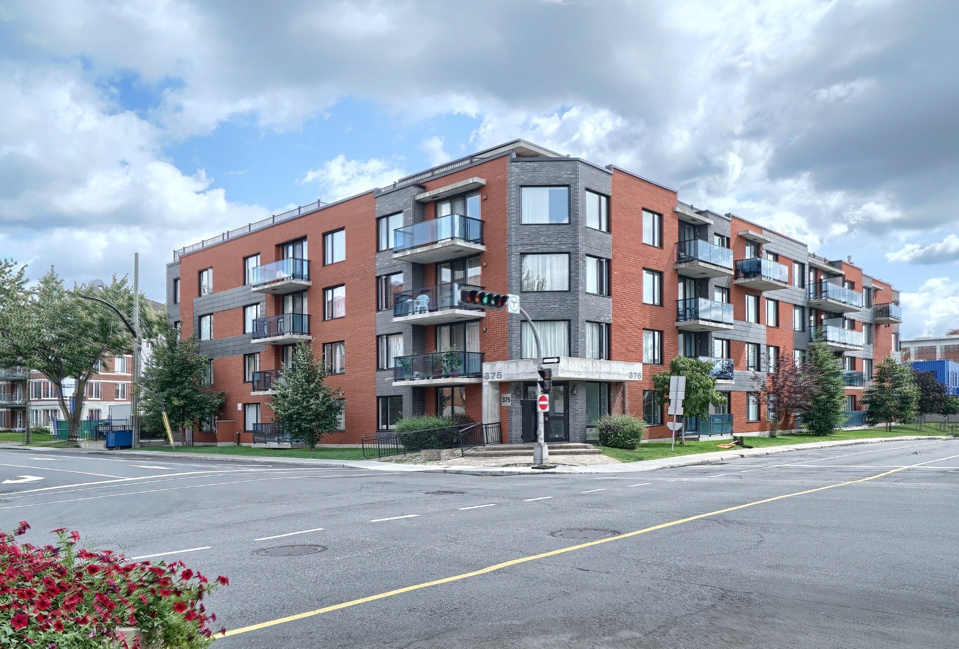 









375


Boul. Décarie

, 313,
Montréal (Saint-Laurent),




QC
H4L0B4

