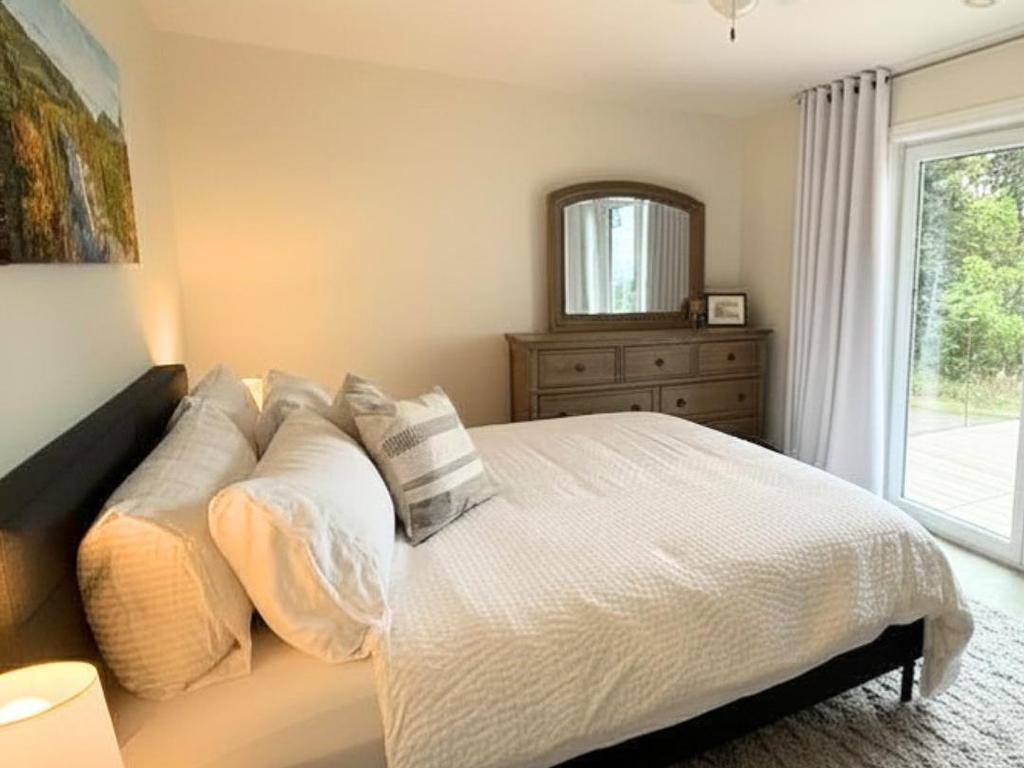 












161 Harbour Heights Road

,
Broad Cove Banks,




NS
B0E 1N0

