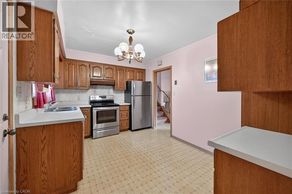 












4 SAN MARCO Street

,
Hamilton,




Ontario
L9C5M7

