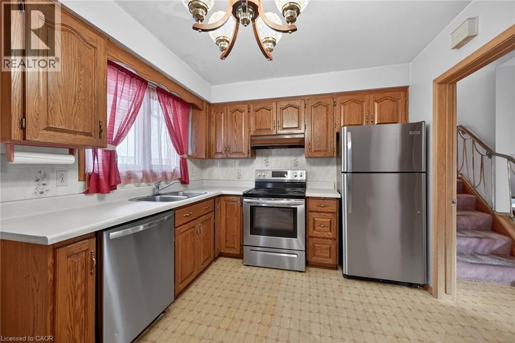 












4 SAN MARCO Street

,
Hamilton,




Ontario
L9C5M7


