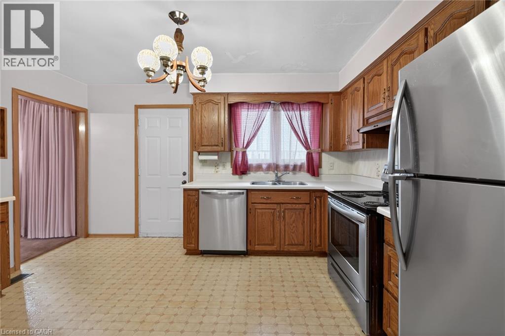 












4 SAN MARCO Street

,
Hamilton,




Ontario
L9C5M7

