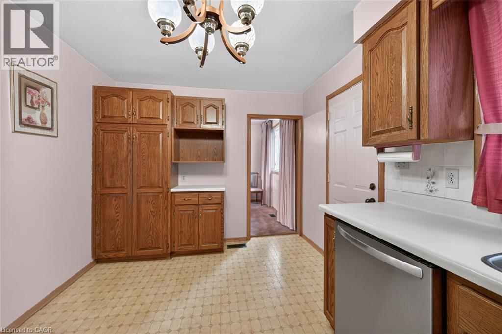 












4 SAN MARCO Street

,
Hamilton,




Ontario
L9C5M7

