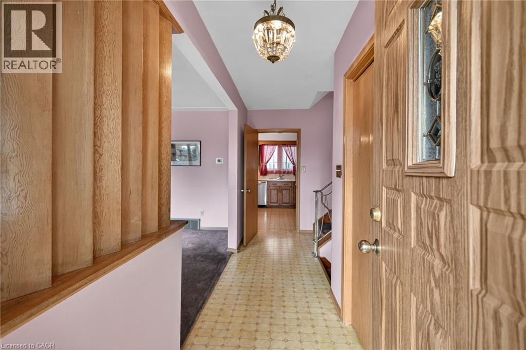 












4 SAN MARCO Street

,
Hamilton,




Ontario
L9C5M7

