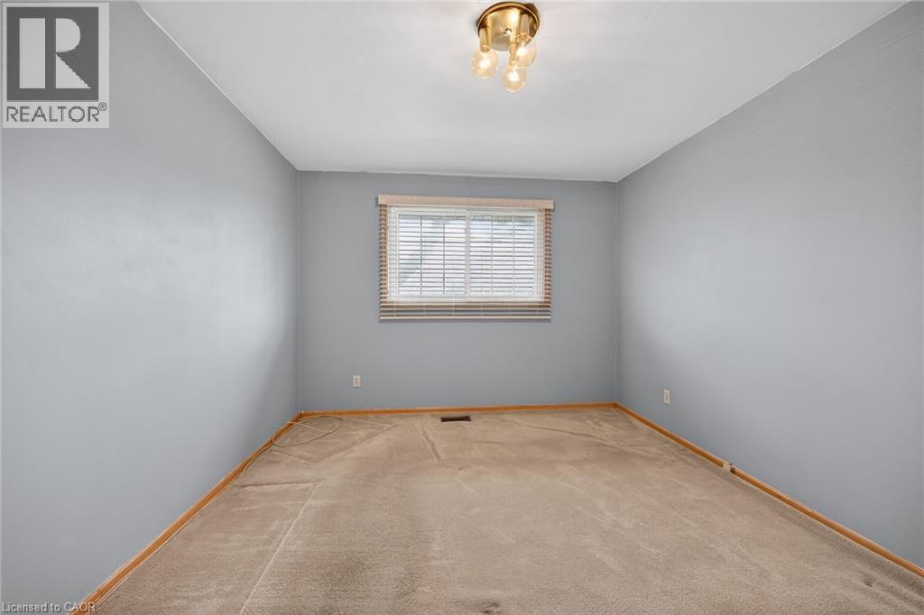 












4 SAN MARCO Street

,
Hamilton,




Ontario
L9C5M7

