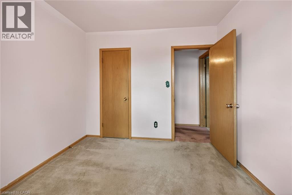 












4 SAN MARCO Street

,
Hamilton,




Ontario
L9C5M7

