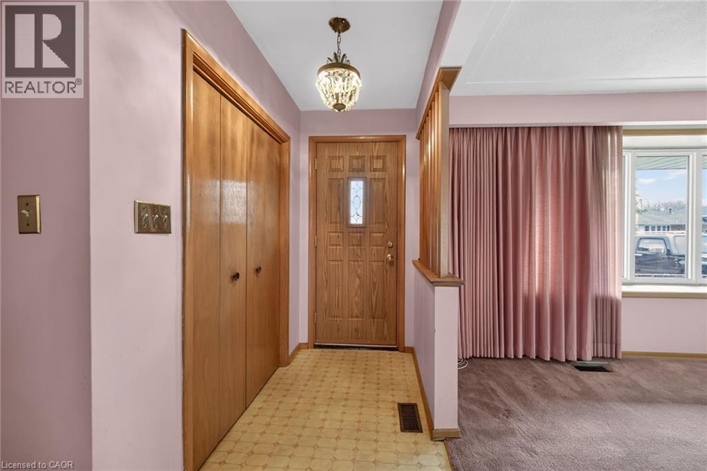 












4 SAN MARCO Street

,
Hamilton,




Ontario
L9C5M7

