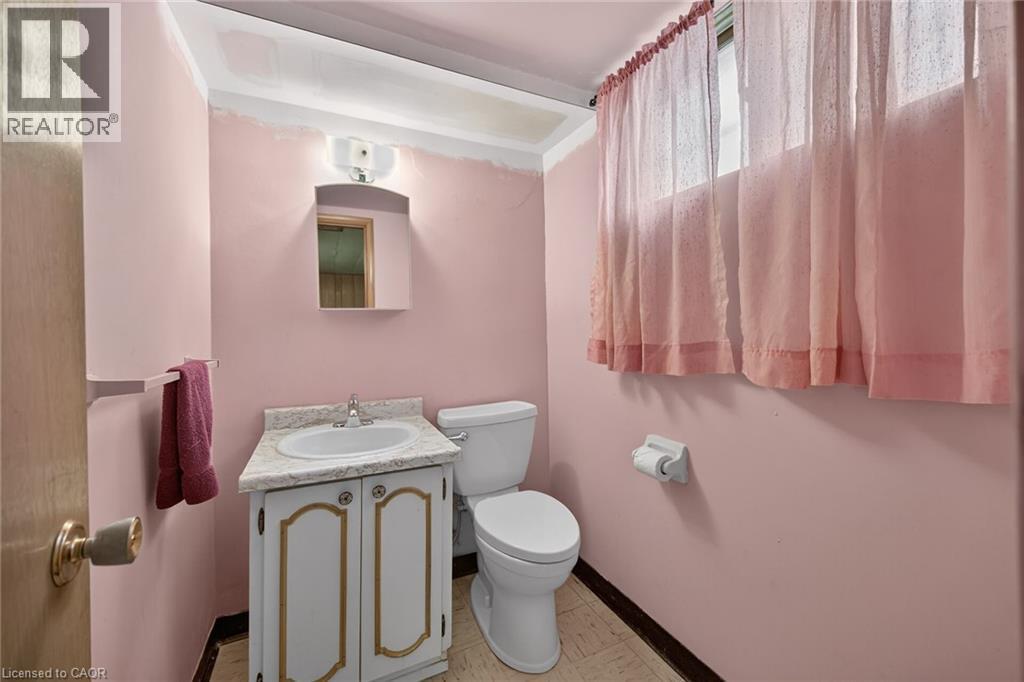 












4 SAN MARCO Street

,
Hamilton,




Ontario
L9C5M7

