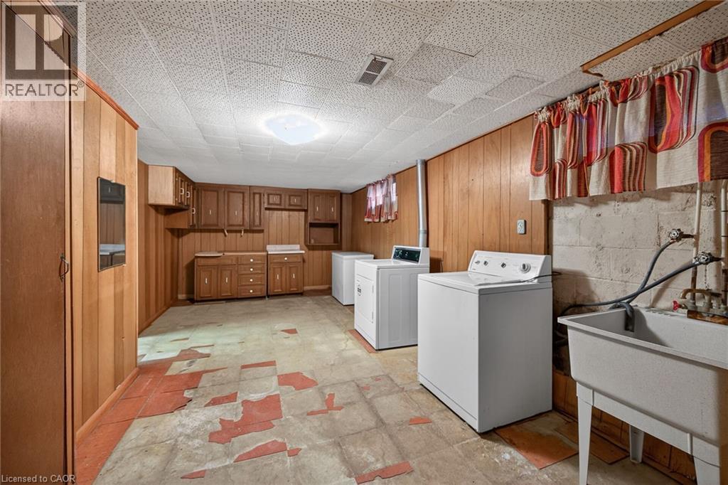 












4 SAN MARCO Street

,
Hamilton,




Ontario
L9C5M7

