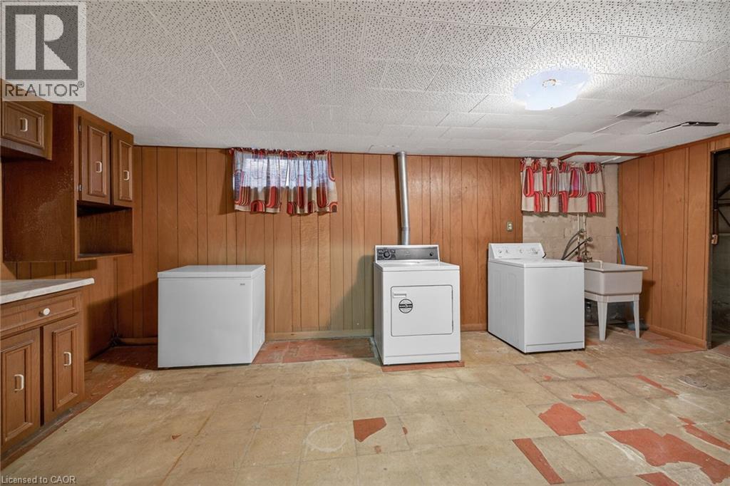 












4 SAN MARCO Street

,
Hamilton,




Ontario
L9C5M7

