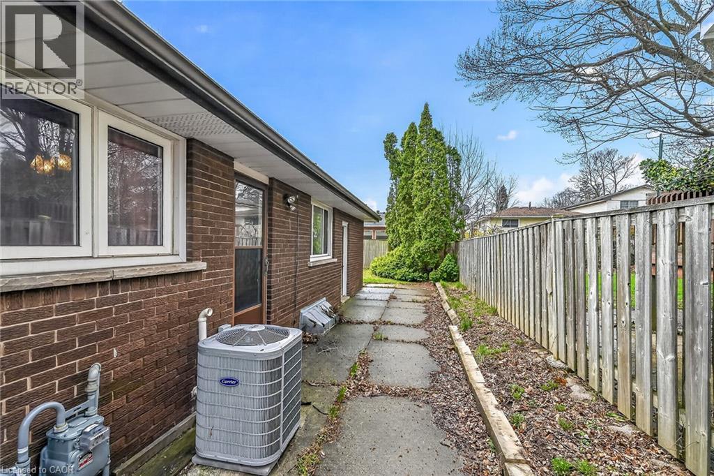 












4 SAN MARCO Street

,
Hamilton,




Ontario
L9C5M7

