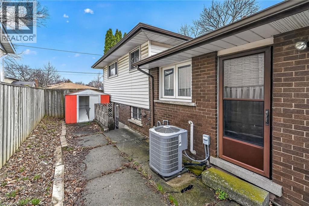 












4 SAN MARCO Street

,
Hamilton,




Ontario
L9C5M7

