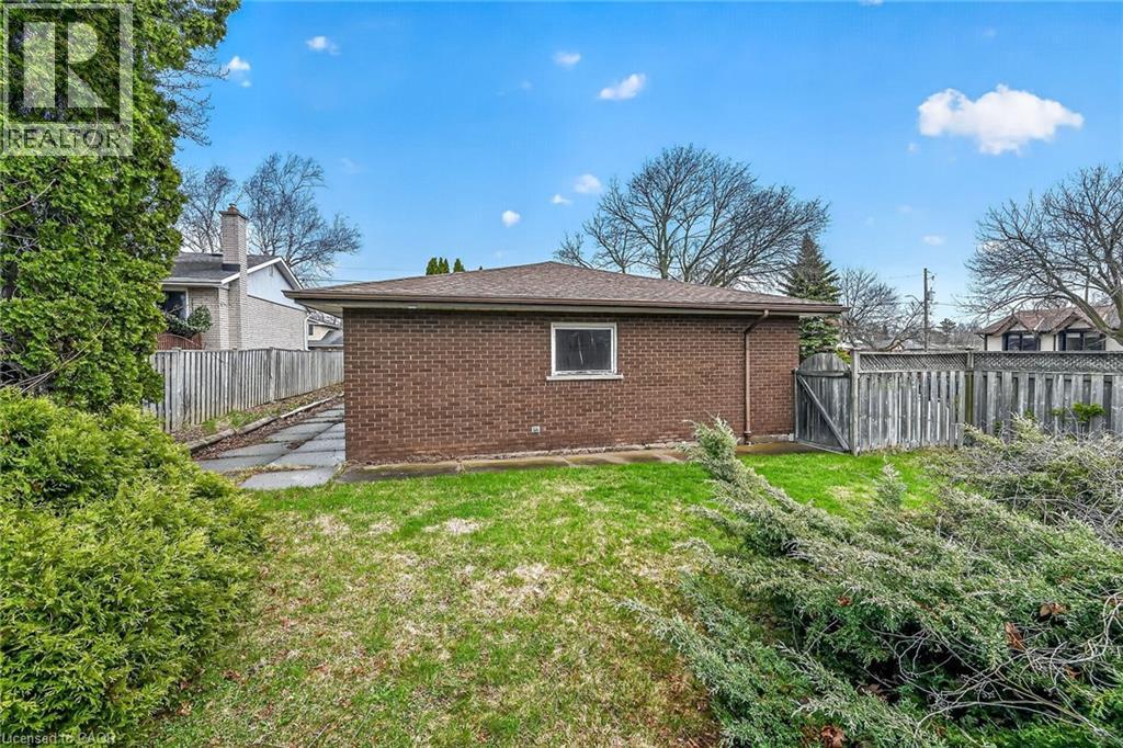 












4 SAN MARCO Street

,
Hamilton,




Ontario
L9C5M7

