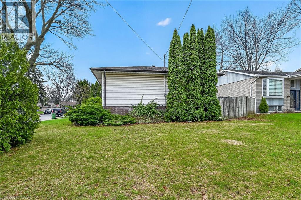 












4 SAN MARCO Street

,
Hamilton,




Ontario
L9C5M7

