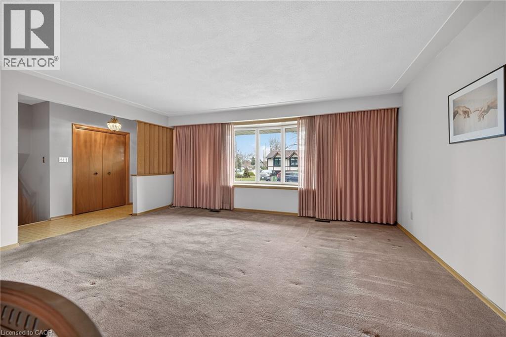 












4 SAN MARCO Street

,
Hamilton,




Ontario
L9C5M7

