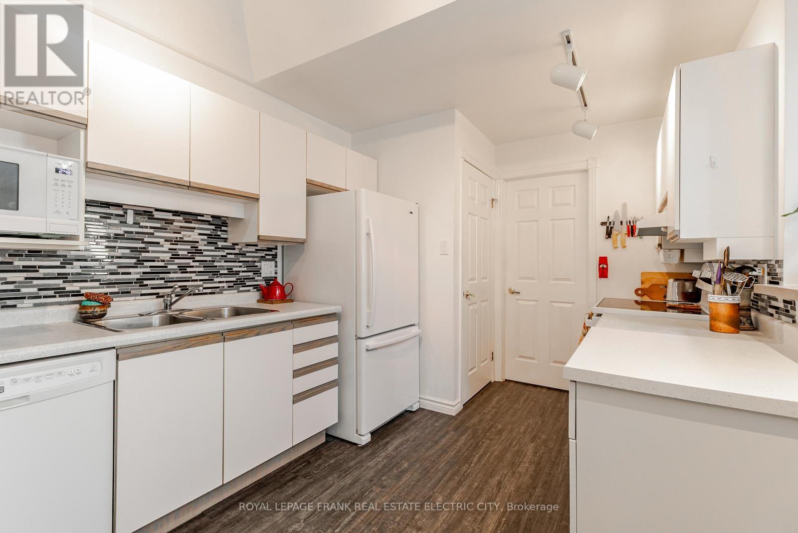 












6 - 685 WHITAKER STREET

,
Peterborough (Ashburnham Ward 4),




Ontario
K9H7K3


