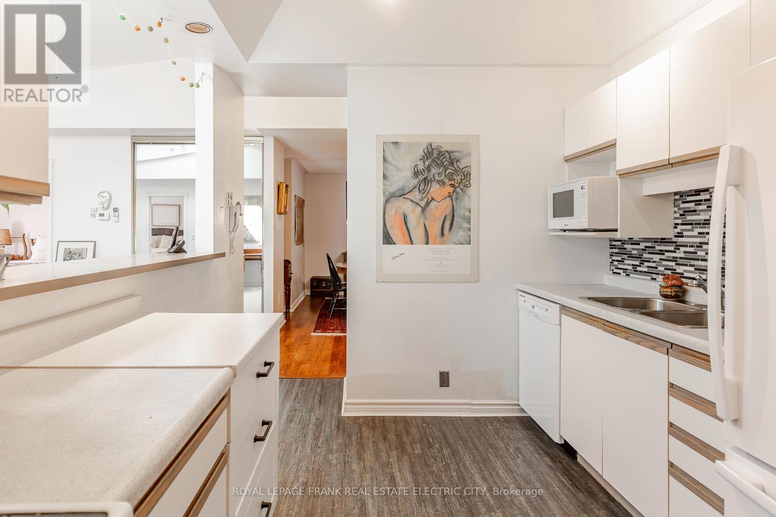 












6 - 685 WHITAKER STREET

,
Peterborough (Ashburnham Ward 4),




Ontario
K9H7K3

