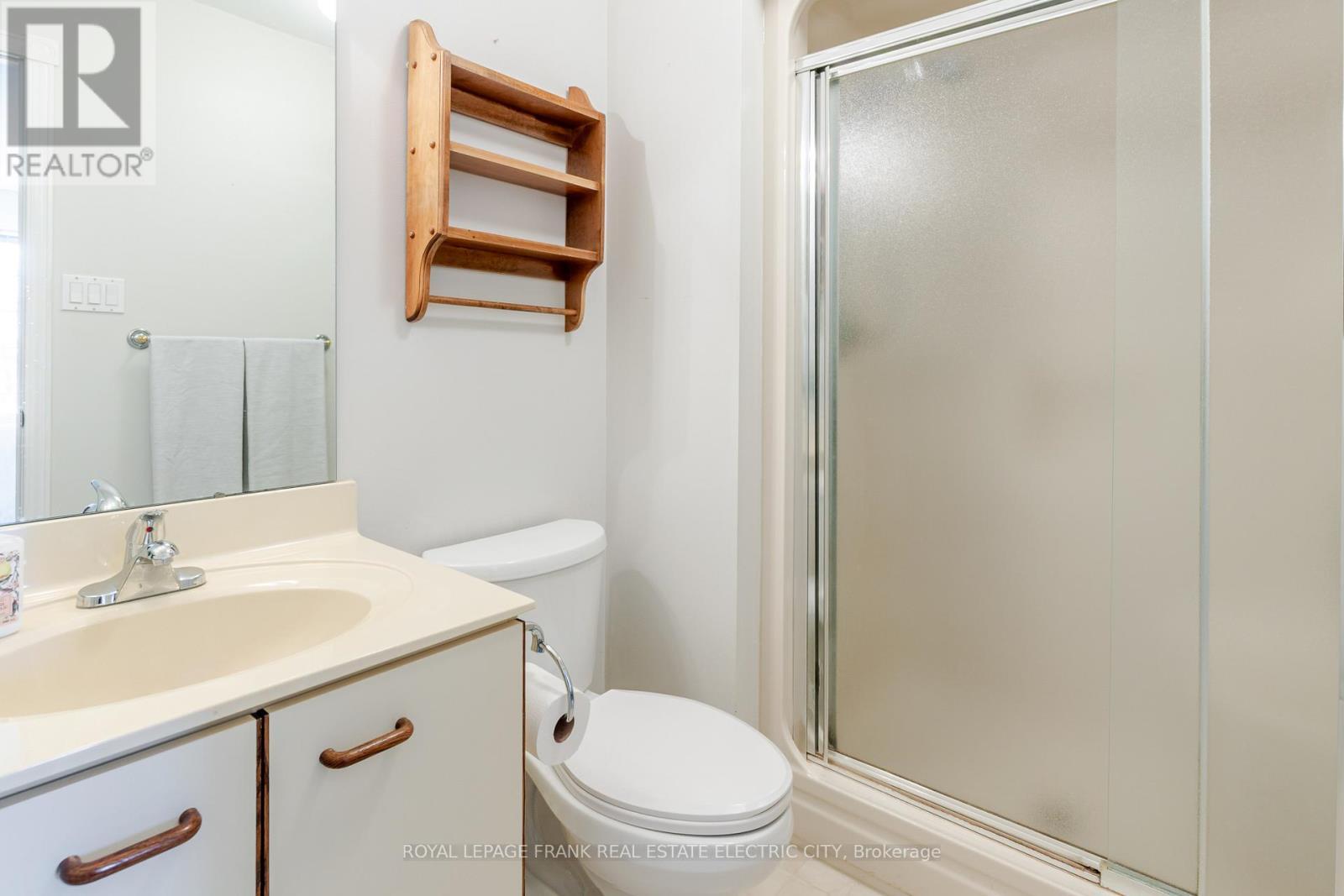 












6 - 685 WHITAKER STREET

,
Peterborough (Ashburnham Ward 4),




Ontario
K9H7K3

