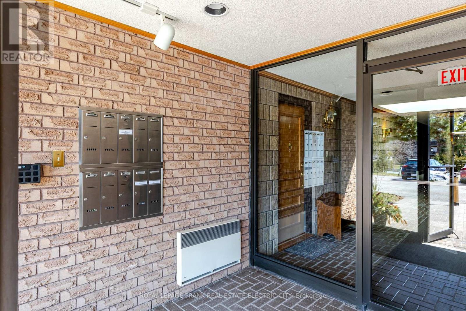 












6 - 685 WHITAKER STREET

,
Peterborough (Ashburnham Ward 4),




Ontario
K9H7K3

