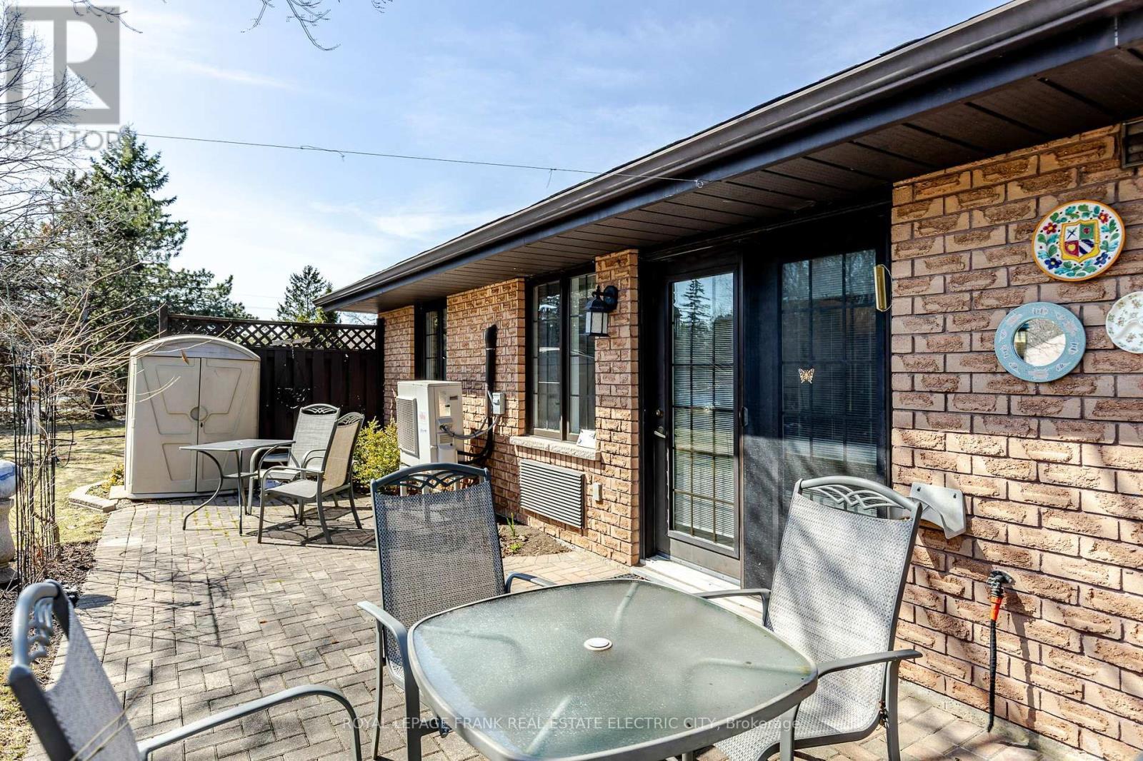 












6 - 685 WHITAKER STREET

,
Peterborough (Ashburnham Ward 4),




Ontario
K9H7K3

