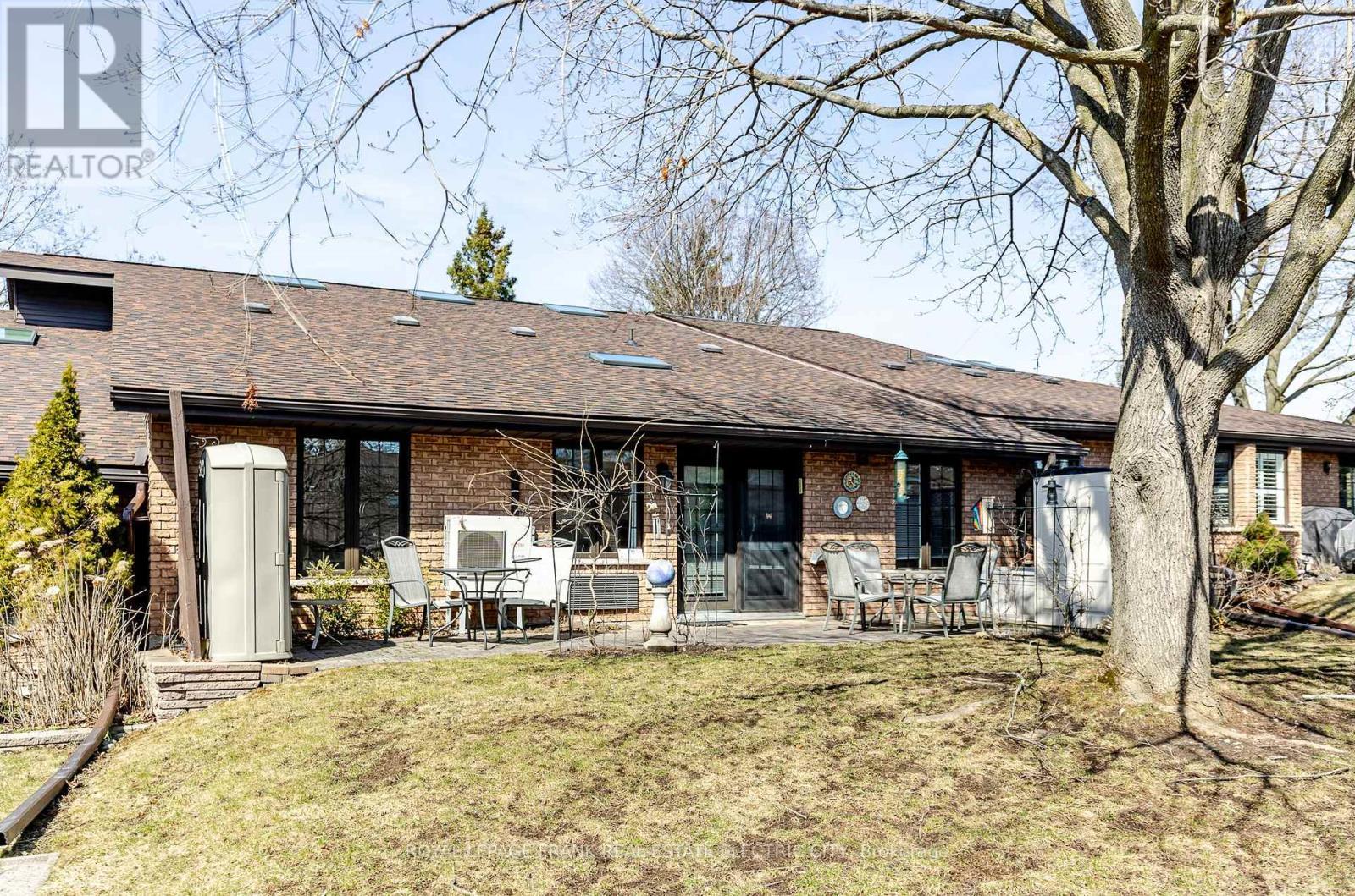 












6 - 685 WHITAKER STREET

,
Peterborough (Ashburnham Ward 4),




Ontario
K9H7K3

