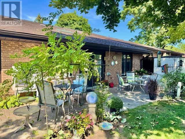












6 - 685 WHITAKER STREET

,
Peterborough (Ashburnham Ward 4),




Ontario
K9H7K3

