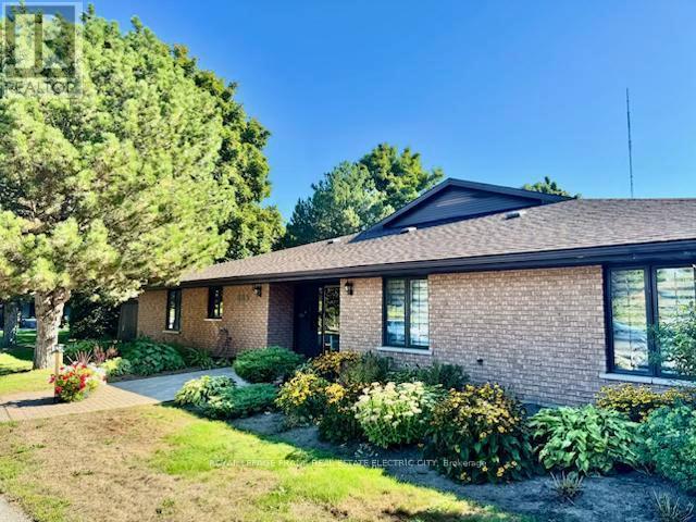 












6 - 685 WHITAKER STREET

,
Peterborough (Ashburnham Ward 4),




Ontario
K9H7K3

